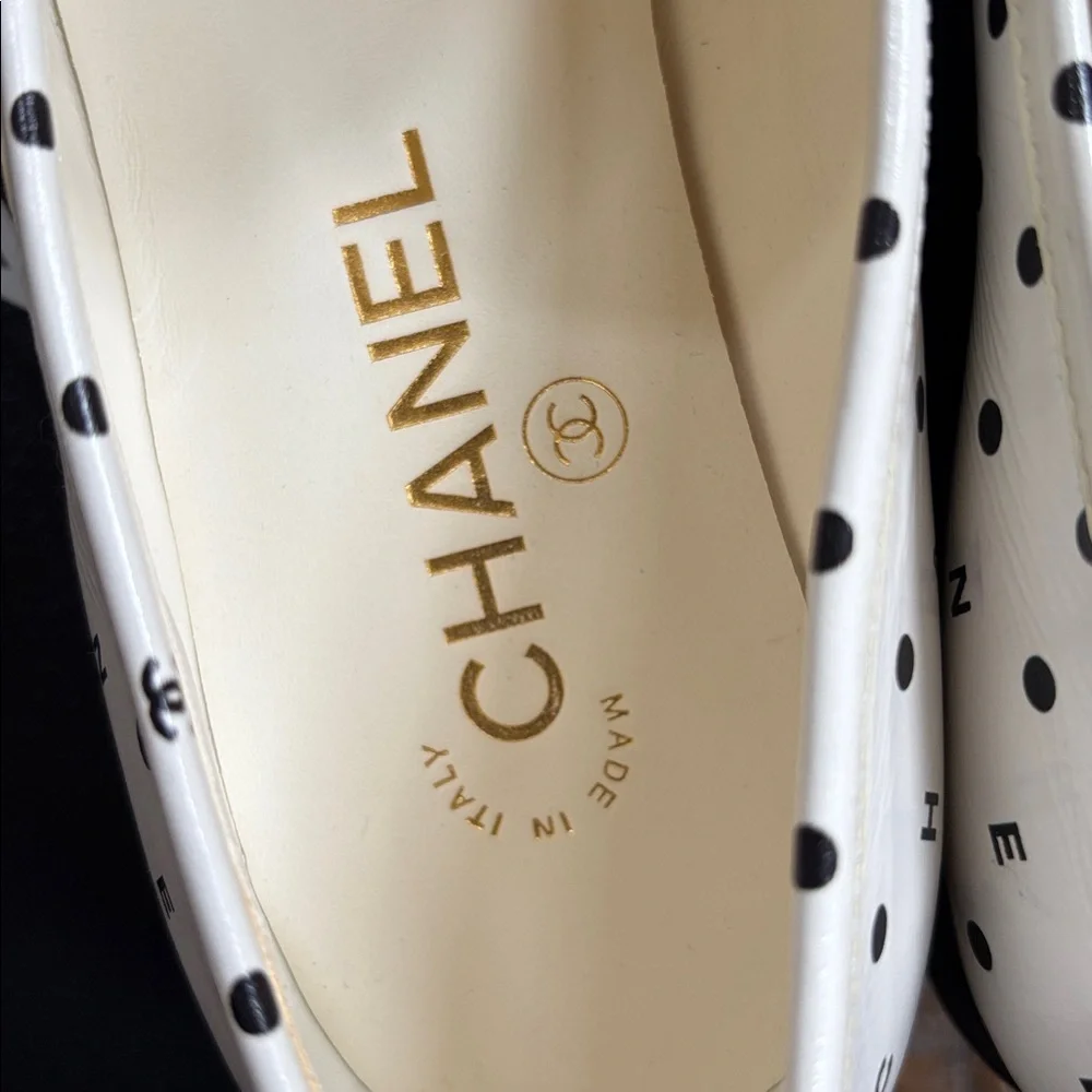 Chanel ICONIC White Polka Dot Women’s Loafers - Picture 2 of 6